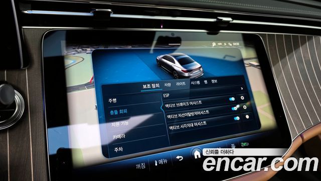 Mercedes-Benz E-Class E300 4MATIC Exclusive