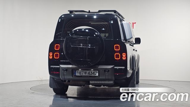 Land Rover Defender 130 D300 X-Dynamic HSE