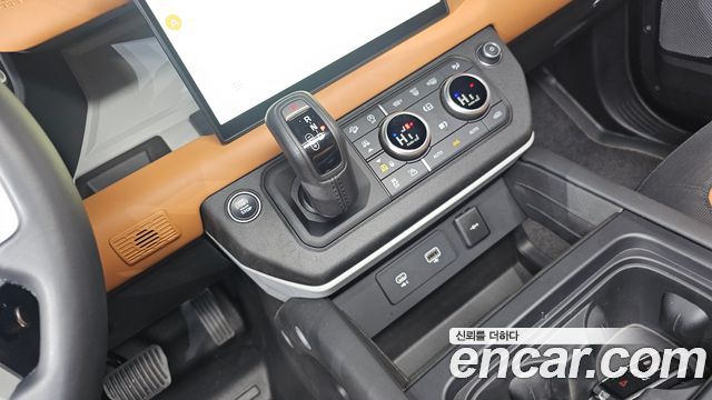 Land Rover Defender 130 D300 X-Dynamic HSE
