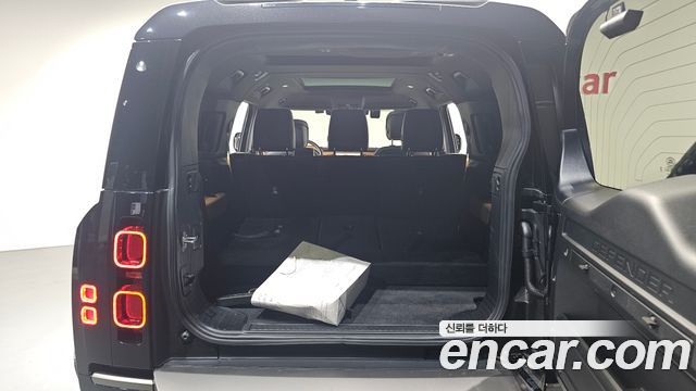 Land Rover Defender 130 D300 X-Dynamic HSE