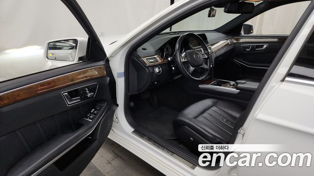 Mercedes-Benz E-Class E300 Elegance