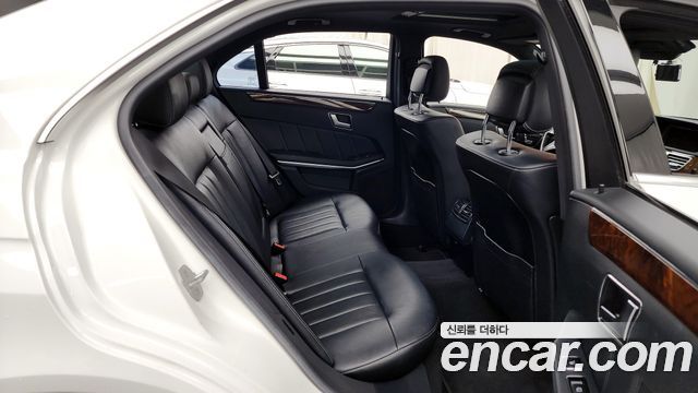 Mercedes-Benz E-Class E300 Elegance