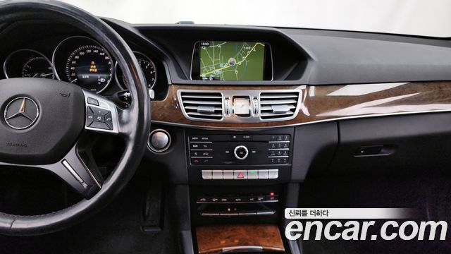 Mercedes-Benz E-Class E300 Elegance