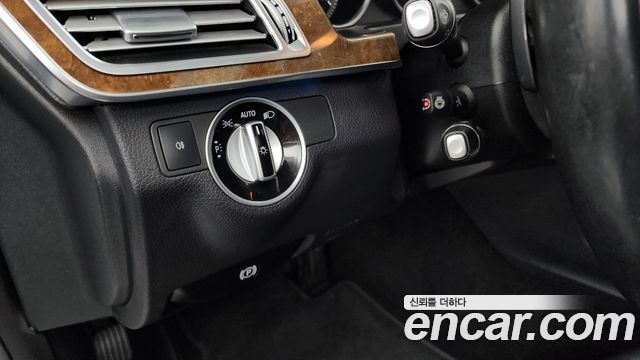 Mercedes-Benz E-Class E300 Elegance