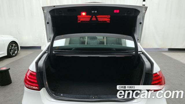 Mercedes-Benz E-Class E300 Elegance