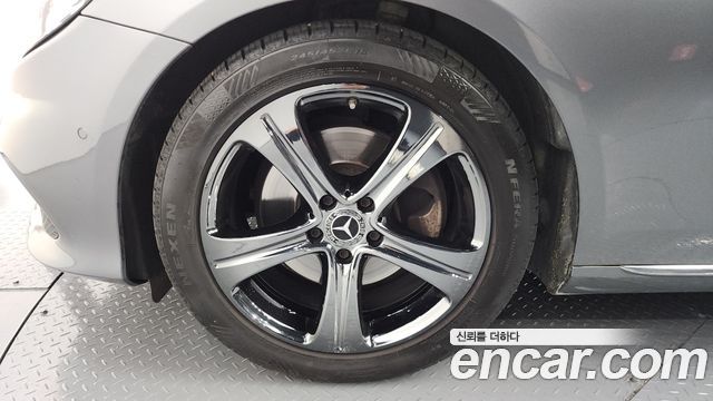 Mercedes-Benz E-Class E200 Avantgarde