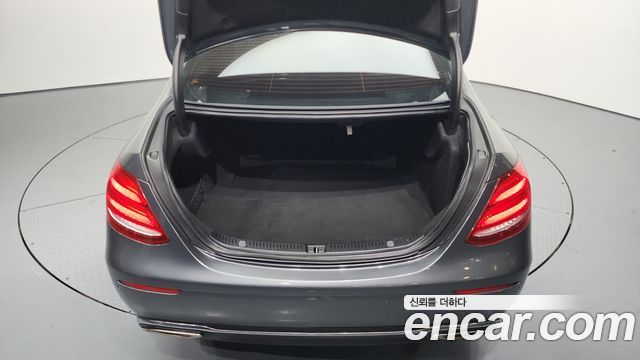 Mercedes-Benz E-Class E200 Avantgarde