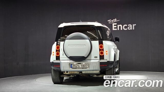 Land Rover Defender 110 D250 SE