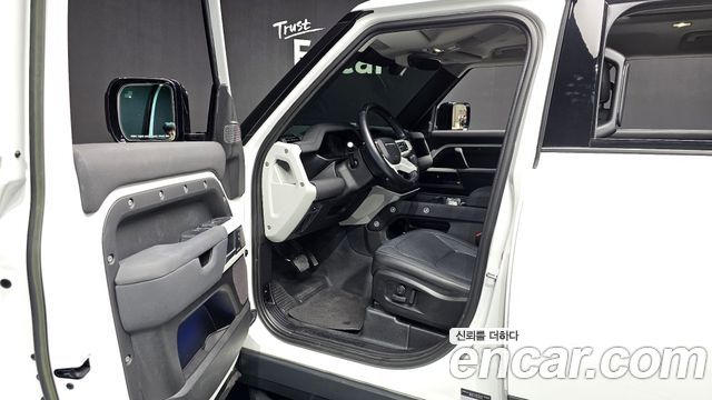 Land Rover Defender 110 D250 SE