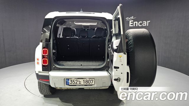 Land Rover Defender 110 D250 SE