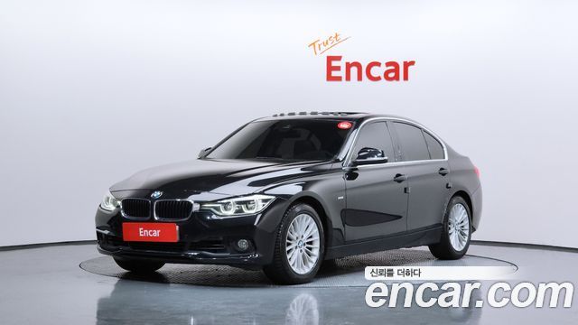 BMW 3-Series 320i Luxury