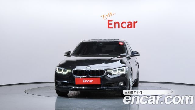 BMW 3-Series 320i Luxury