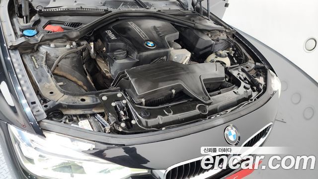 BMW 3-Series 320i Luxury