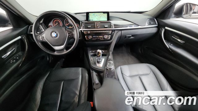 BMW 3-Series 320i Luxury