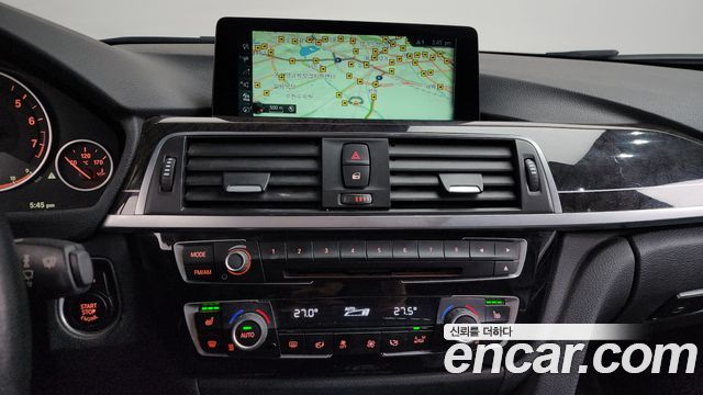 BMW 3-Series 320i Luxury