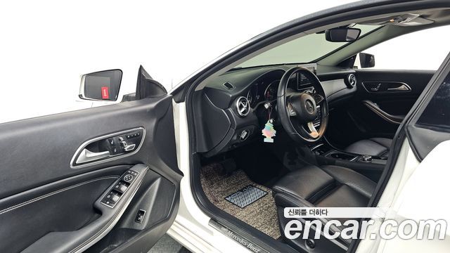Mercedes-Benz CLA-Class CLA250 4MATIC