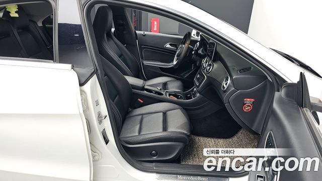 Mercedes-Benz CLA-Class CLA250 4MATIC