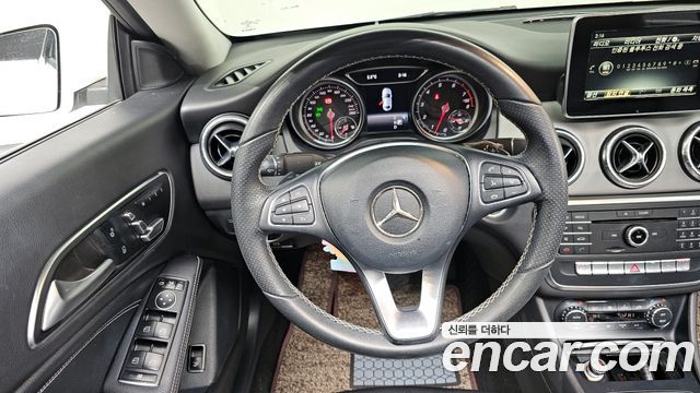Mercedes-Benz CLA-Class CLA250 4MATIC