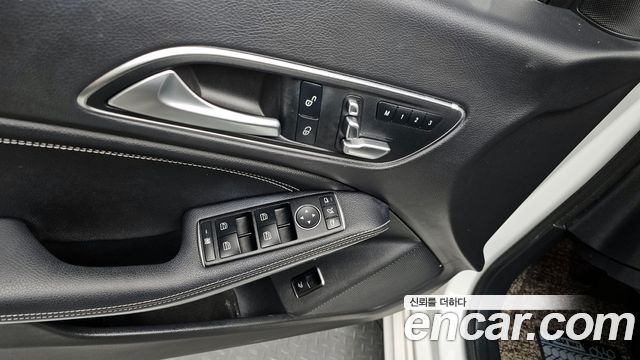 Mercedes-Benz CLA-Class CLA250 4MATIC