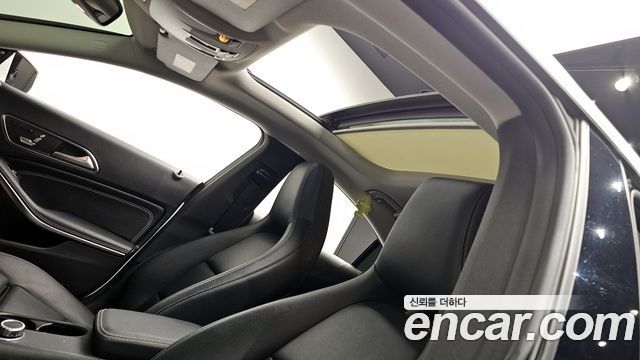 Mercedes-Benz CLA-Class CLA250 4MATIC