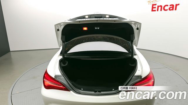 Mercedes-Benz CLA-Class CLA250 4MATIC