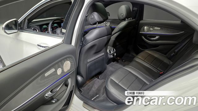 Mercedes-Benz E-Class E350 4MATIC AMG Line