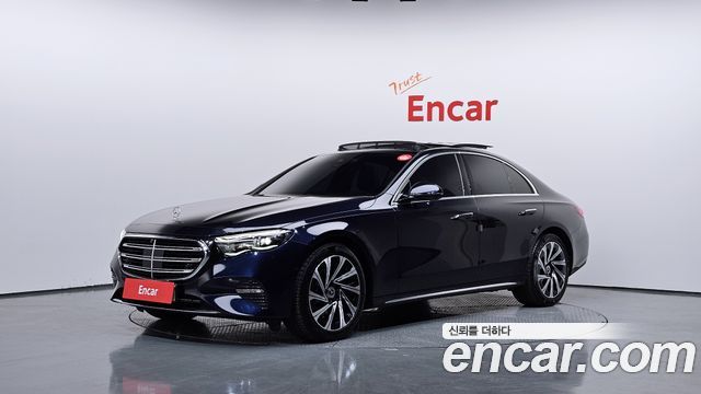 Mercedes-Benz E-Class E300 4MATIC Exclusive