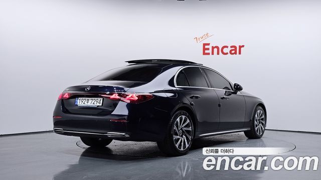 Mercedes-Benz E-Class E300 4MATIC Exclusive