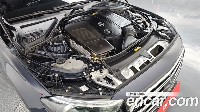 Mercedes-Benz E-Class E300 4MATIC Exclusive