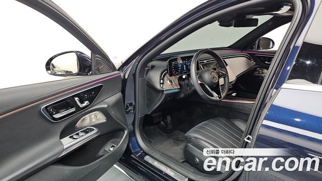 Mercedes-Benz E-Class E300 4MATIC Exclusive