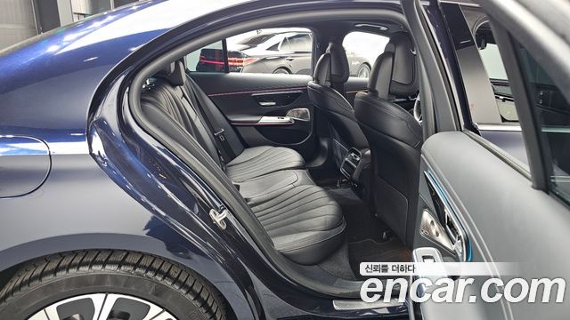 Mercedes-Benz E-Class E300 4MATIC Exclusive