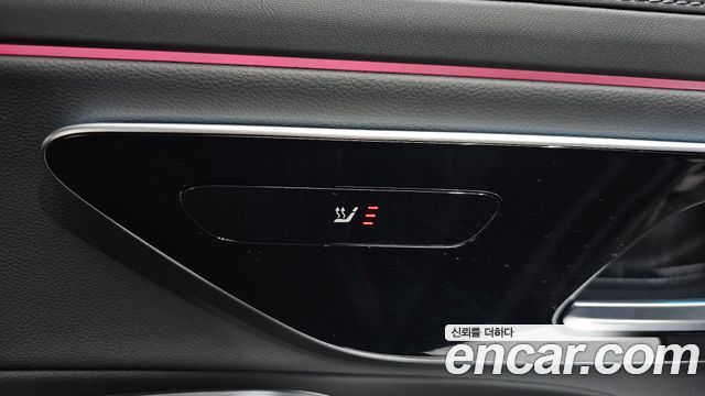 Mercedes-Benz E-Class E300 4MATIC Exclusive
