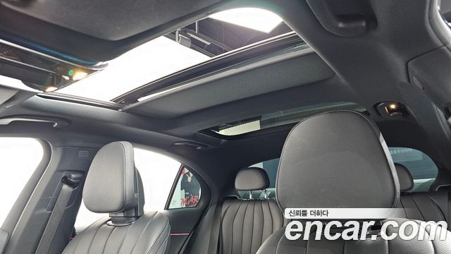 Mercedes-Benz E-Class E300 4MATIC Exclusive