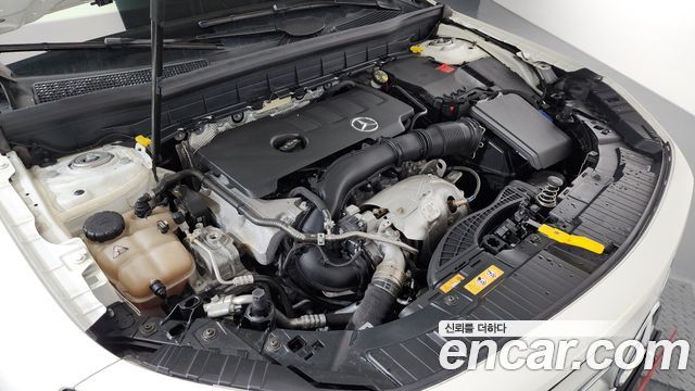 Mercedes-Benz GLB-Class GLB220