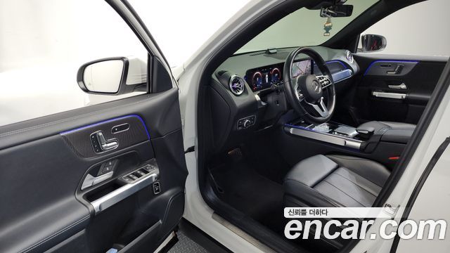 Mercedes-Benz GLB-Class GLB220