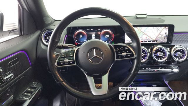 Mercedes-Benz GLB-Class GLB220