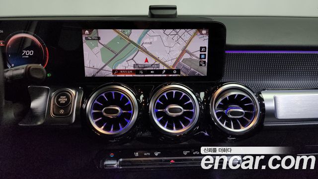 Mercedes-Benz GLB-Class GLB220