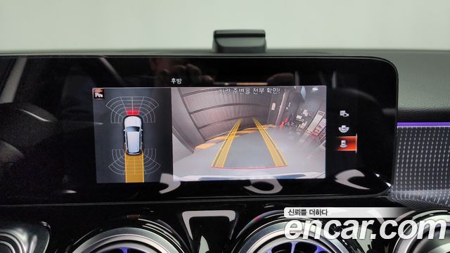 Mercedes-Benz GLB-Class GLB220