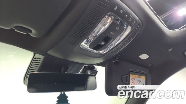 Mercedes-Benz GLB-Class GLB220