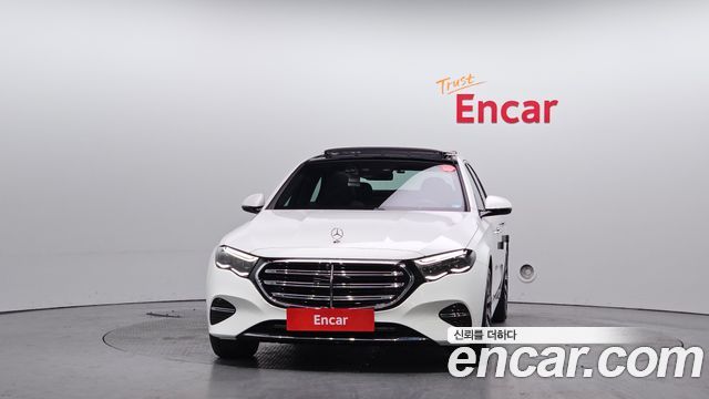 Mercedes-Benz E-Class E300 4MATIC Exclusive