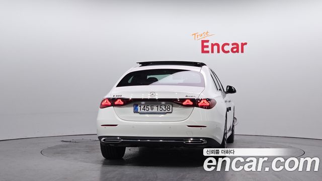 Mercedes-Benz E-Class E300 4MATIC Exclusive