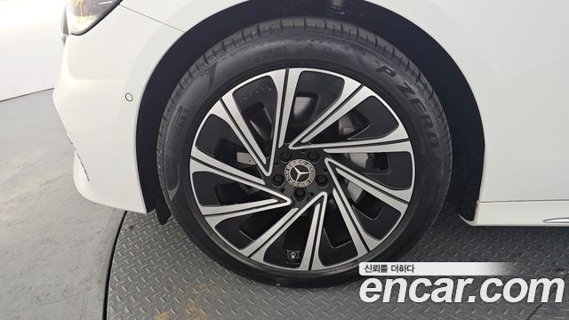 Mercedes-Benz E-Class E300 4MATIC Exclusive