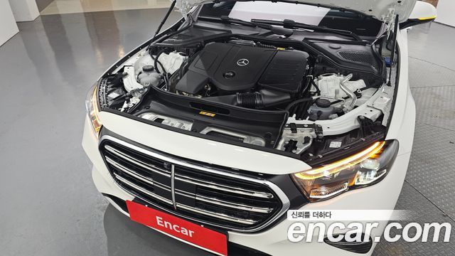 Mercedes-Benz E-Class E300 4MATIC Exclusive