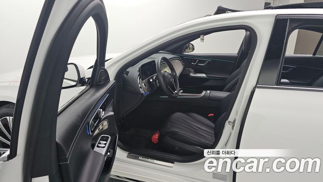 Mercedes-Benz E-Class E300 4MATIC Exclusive