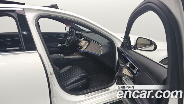 Mercedes-Benz E-Class E300 4MATIC Exclusive