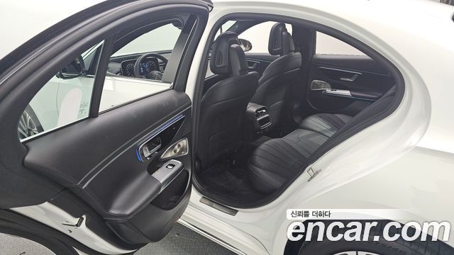 Mercedes-Benz E-Class E300 4MATIC Exclusive
