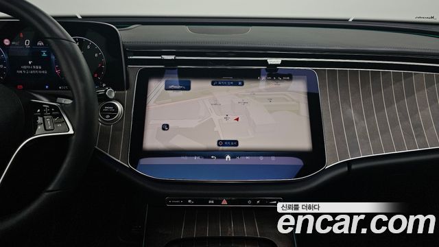 Mercedes-Benz E-Class E300 4MATIC Exclusive