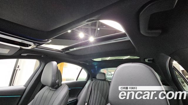 Mercedes-Benz E-Class E300 4MATIC Exclusive