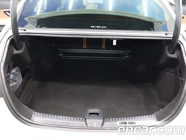Mercedes-Benz E-Class E200 Avantgarde
