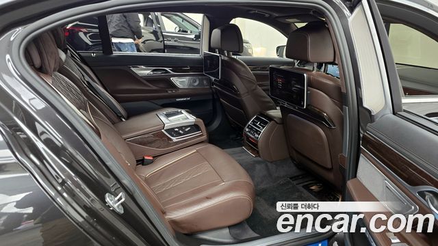 BMW 7-Series 750Li xDrive Premium